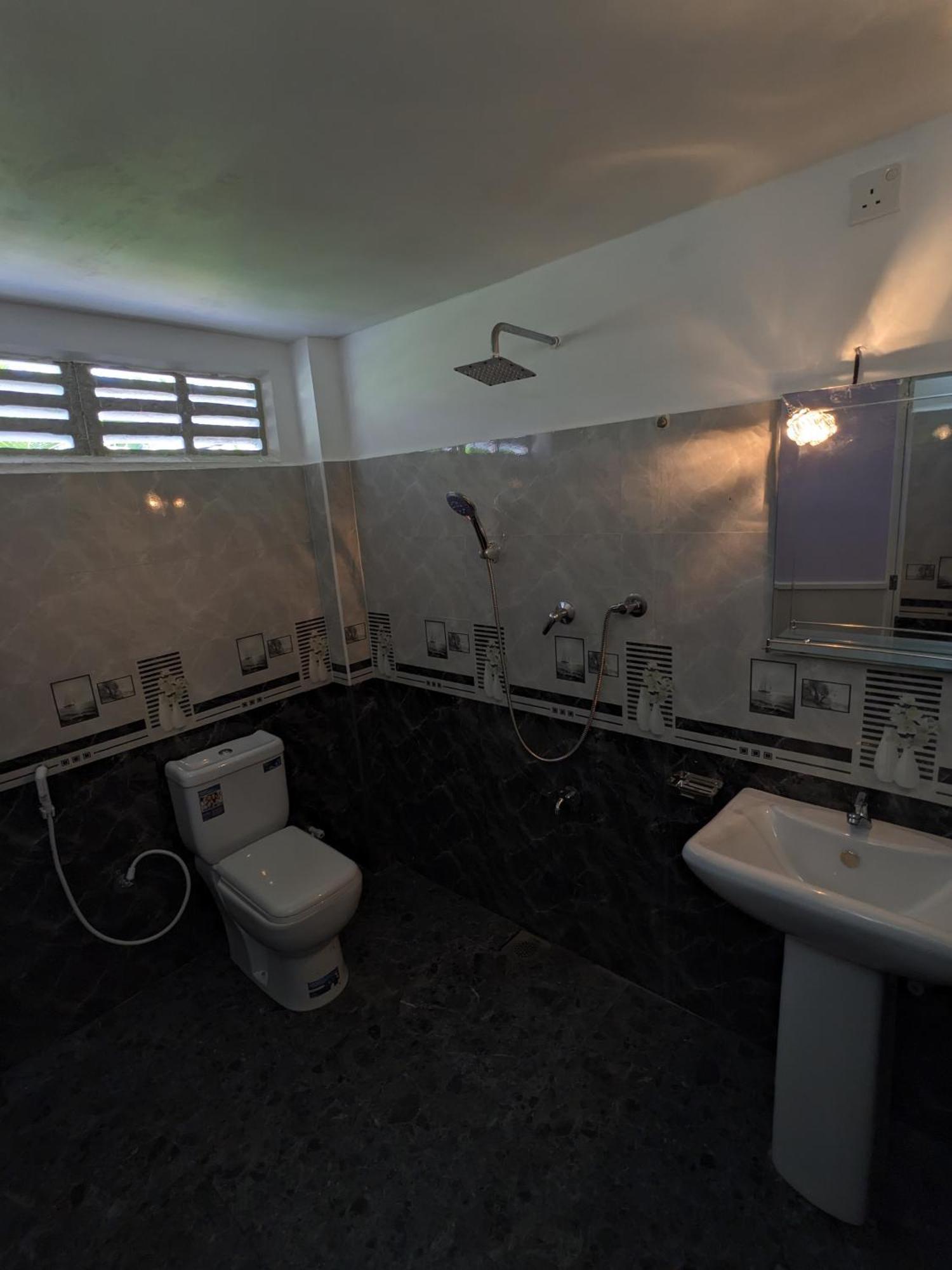 Mirewon Guest Hotel Weligama Buitenkant foto